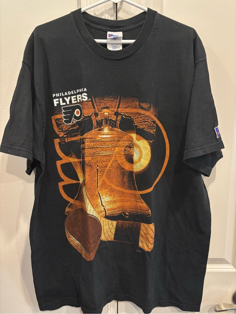 Vintage 1990’s Philadelphia Flyers Liberty Bell Shirt w/ Pro Player Tag • Sz: XL